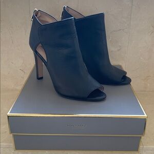 Louise et Cie Black Calf Leather Ilsabelle Peep-Toe Heeled Booties size 9.5 M